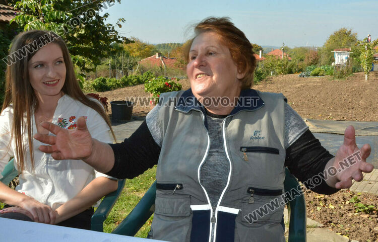 Агнешка чорба с гъби по тетевенски сготвиха и раздадоха на местните хора от читалището в Райново