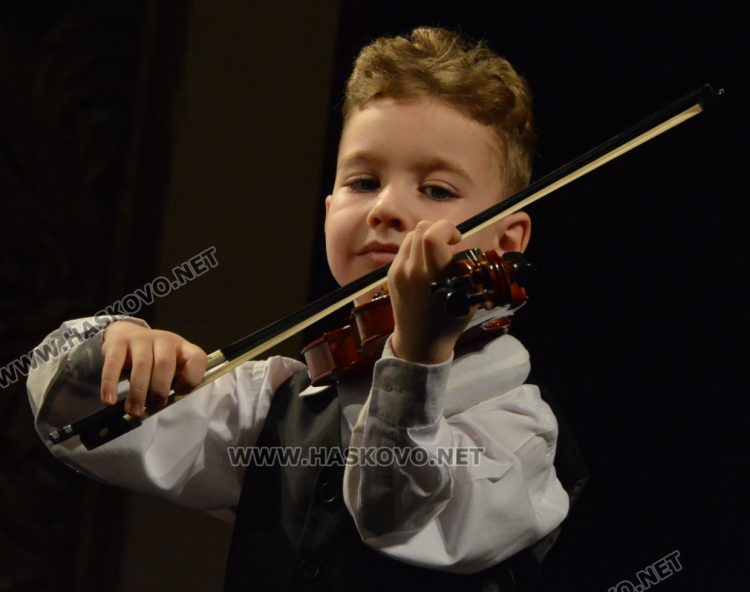 Лора Маркова е Лауреат на Международния конкурс за цигулари „Недялка Симеонова“