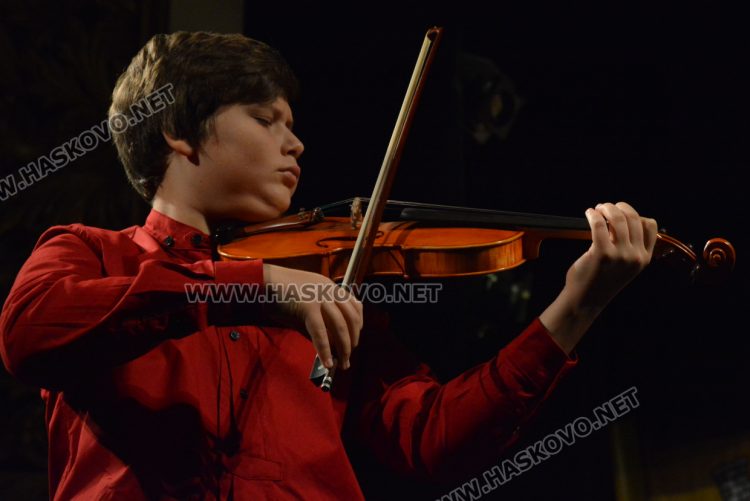 Лора Маркова е Лауреат на Международния конкурс за цигулари „Недялка Симеонова“