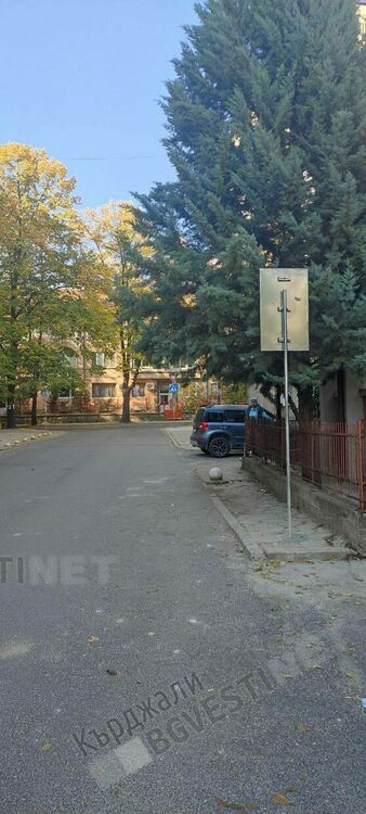 Табелите за Синя зона стряскат гостите на Кърджали,търсят как да си платят паркирането