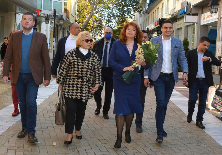 Илияна Йотова в Хасково: България има нужда от смели и силни хора