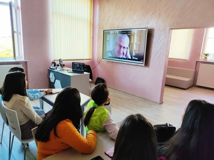 Ученици от ,,Йовков“ се включиха  в онлайн среща на тема „Истории на успеха“