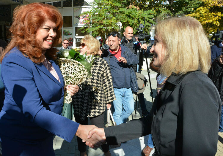 Илияна Йотова в Хасково: България има нужда от смели и силни хора