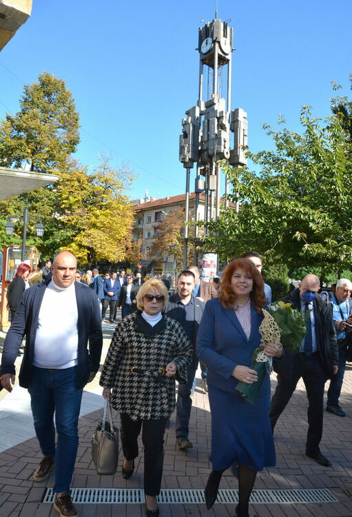 Илияна Йотова в Хасково: България има нужда от смели и силни хора