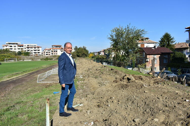 Изграждането на новата трибуна на стадион "Шипка" тече по план 