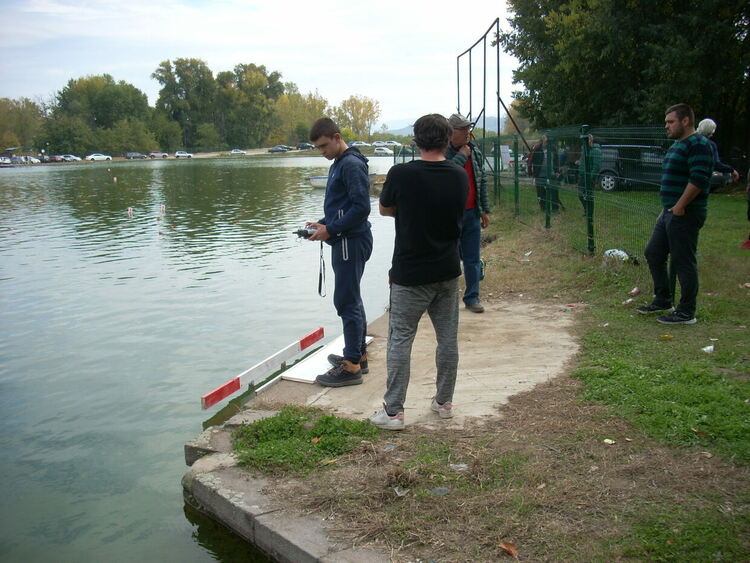Медали за младежи от клуба по корабомоделизъм към ОП „Детски и младежки център“