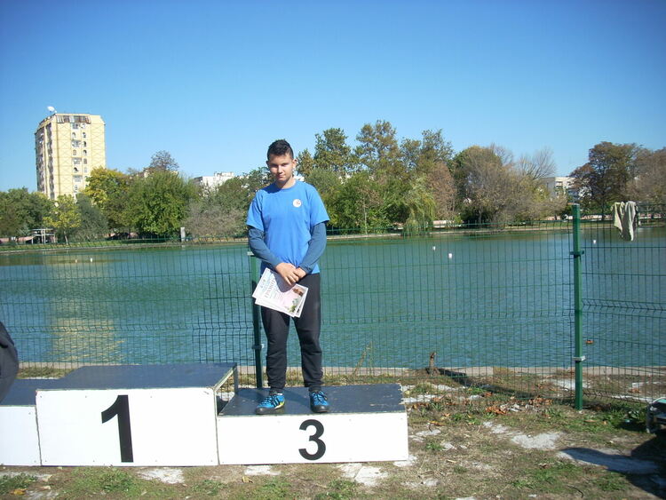 Медали за младежи от клуба по корабомоделизъм към ОП „Детски и младежки център“