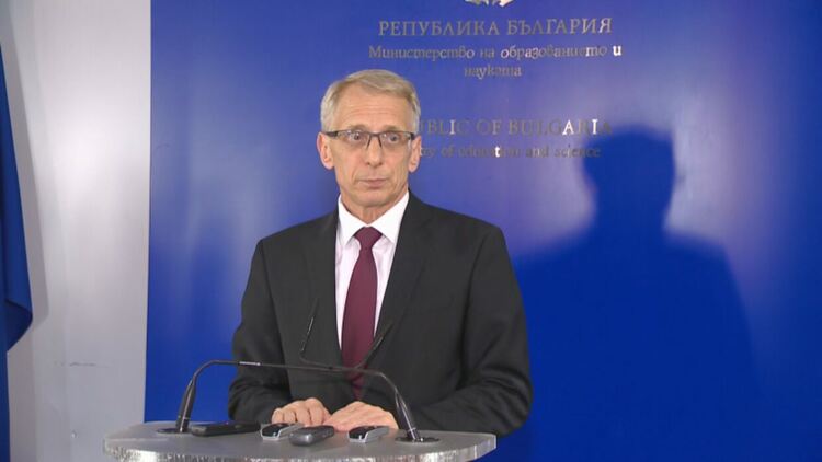 Ваксинираните и преболедувалите ученици няма да бъдат тествани