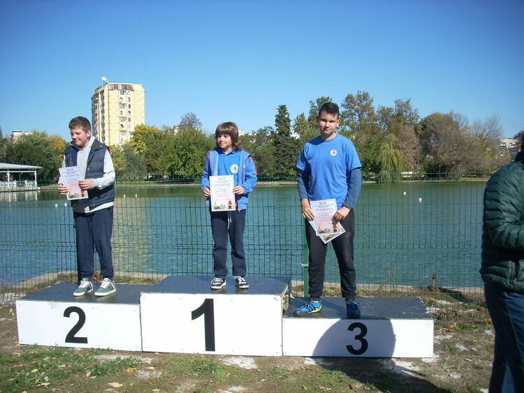 Медали за младежи от клуба по корабомоделизъм към ОП „Детски и младежки център“