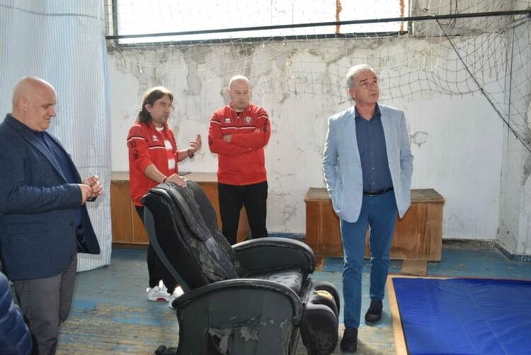 Направиха оглед на спортна зала "Асеновец"