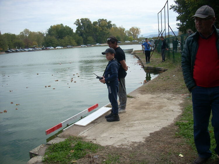 Медали за младежи от клуба по корабомоделизъм към ОП „Детски и младежки център“