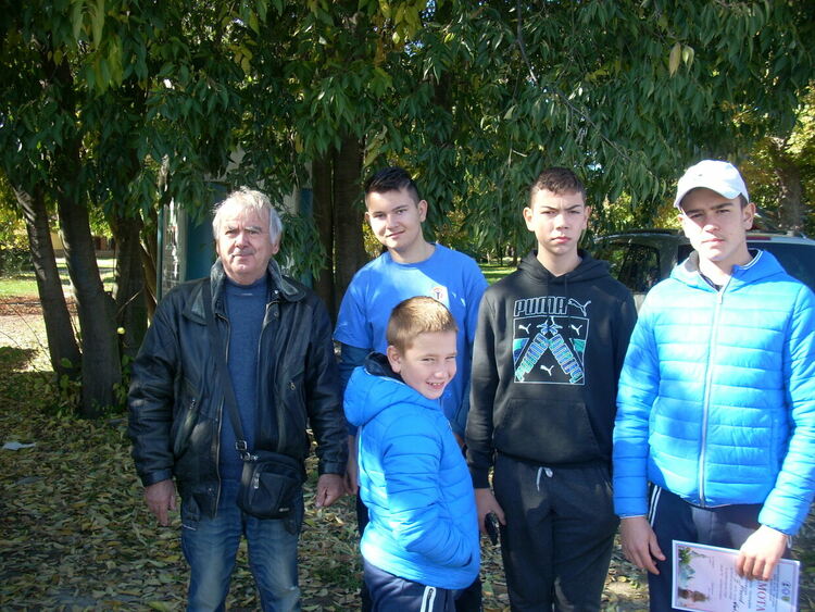 Медали за младежи от клуба по корабомоделизъм към ОП „Детски и младежки център“