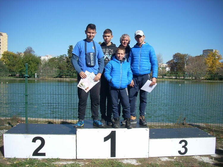 Медали за младежи от клуба по корабомоделизъм към ОП „Детски и младежки център“