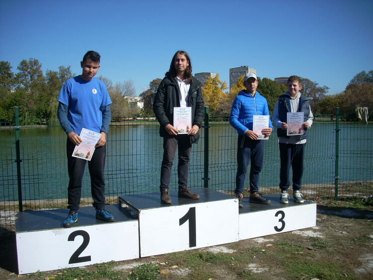 Медали за младежи от клуба по корабомоделизъм към ОП „Детски и младежки център“