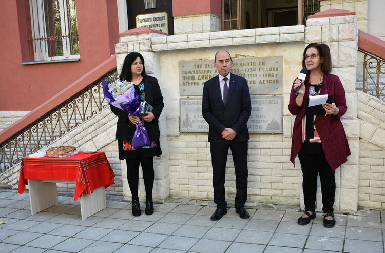 Стартираха честванията по повод 130-тата годишнина от откриването на сградата на ПГ "Свети Патриарх Евтимий"