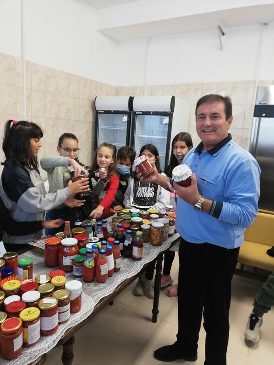 350 лева в помощ на болно дете събраха петокласниците от "Ръка за помощ"