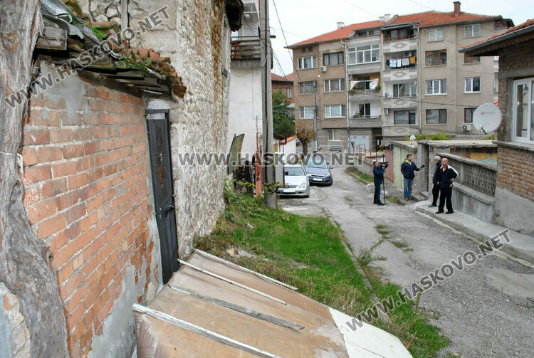 Хасковлии се притесняват от рухването на стара къща, общината издава заповед за премахване