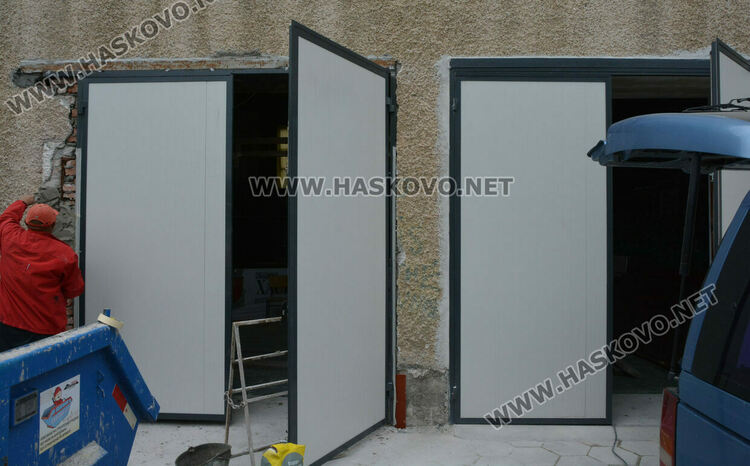  Зала Дружба с нови по-високи странични врати