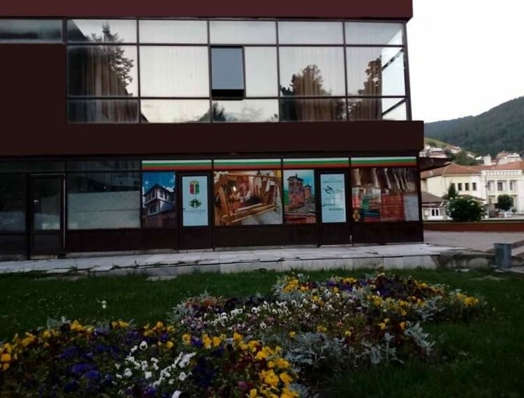 Сдружение "Заедно за Чепеларе" отвори мобилен пункт за бързи антигенни тестове