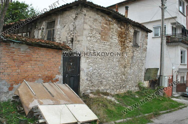 Хасковлии се притесняват от рухването на стара къща, общината издава заповед за премахване