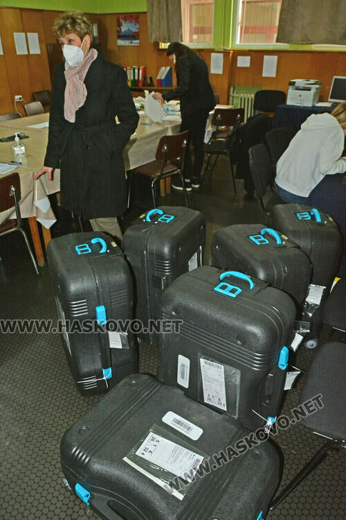 Общините получават за обучение на гражданите демонстрационните машини за изборите 2в1