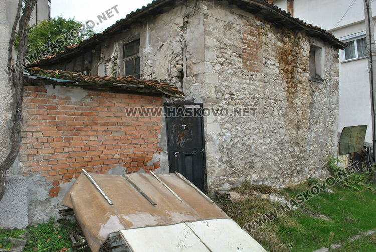 Хасковлии се притесняват от рухването на стара къща, общината издава заповед за премахване