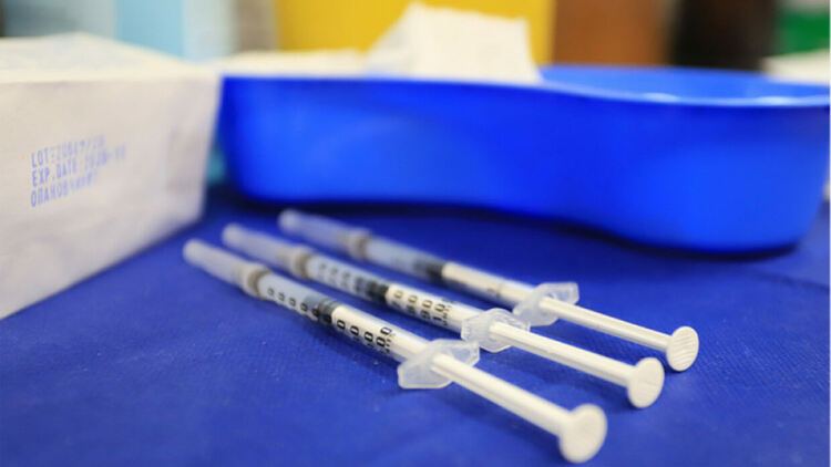 Списък на лечебните заведения с лаборатории и на самостоятелни лаборатории, с които са сключени договори за предоставяне и извършване на бързи антигенни тестове