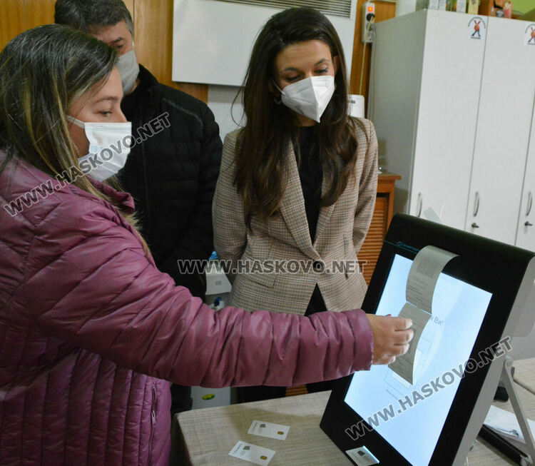 Общините получават за обучение на гражданите демонстрационните машини за изборите 2в1