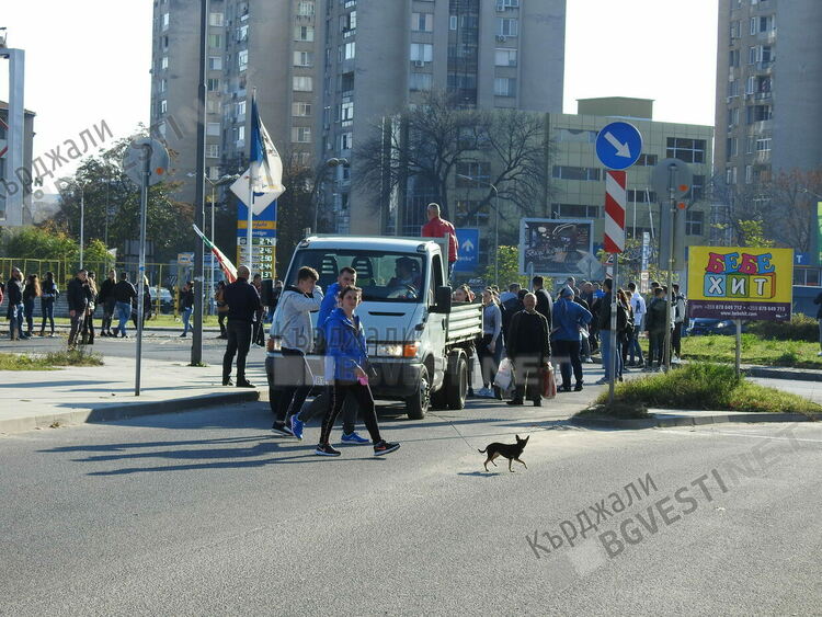 Протестиращите кърджалийци:“Живи ни погребаха“,недоволните щурмуваха „Кауфланд“