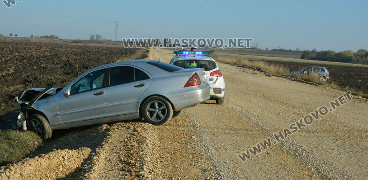 Двама водачи пострадаха при катастрофа между Мерцедес и Опел на път в ремонт