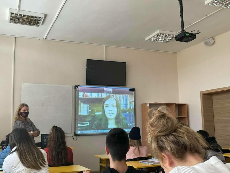 Live stream в Езиковата гимназия по повод деня на ООН