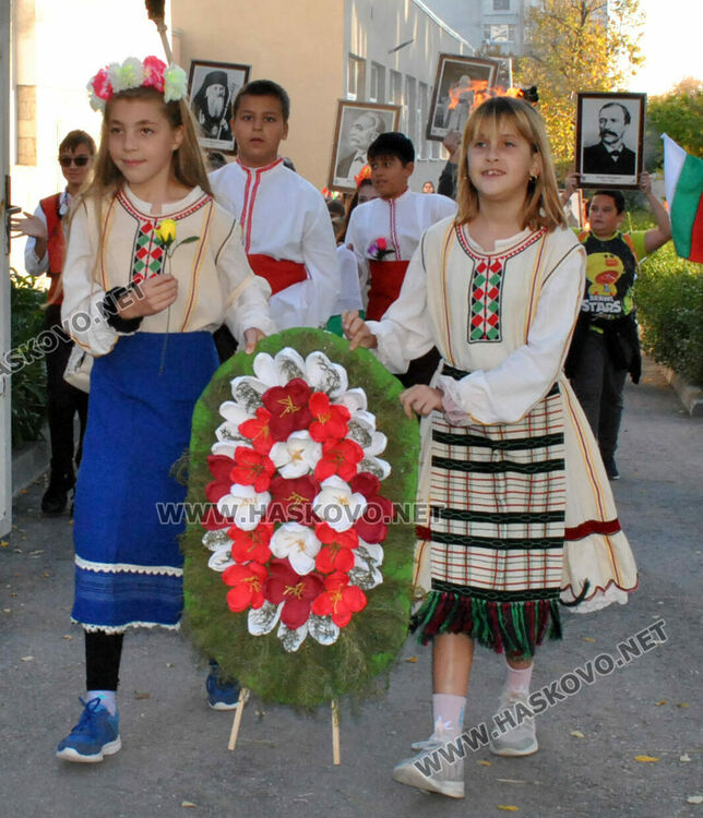 Факелно шествие и изложба в „Шандор Петьофи“ за Деня на народните будители