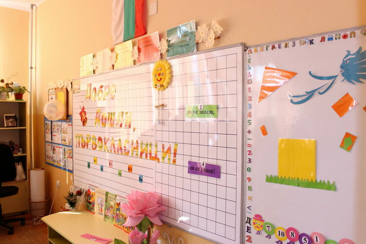 Кои паралелки от димитровградски училища от утре преминават онлайн