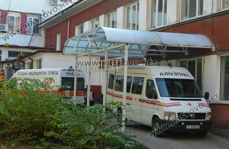 Двама водачи пострадаха при катастрофа между Мерцедес и Опел на път в ремонт