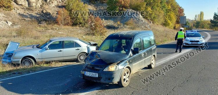 Опел и Мерцедес катастрофираха по пътя Хасково - Кърджали