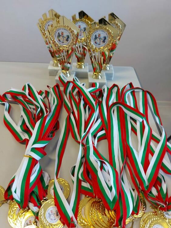 Награждават по график отличените деца от конкурса за рисунка по българска народна приказка