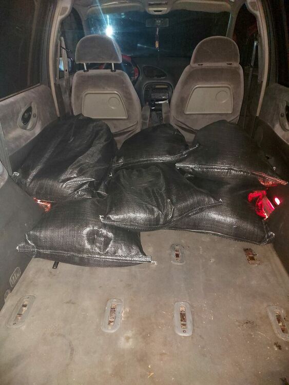 Разкриха работилница за преработка на котрабанден тютюн (снимки)