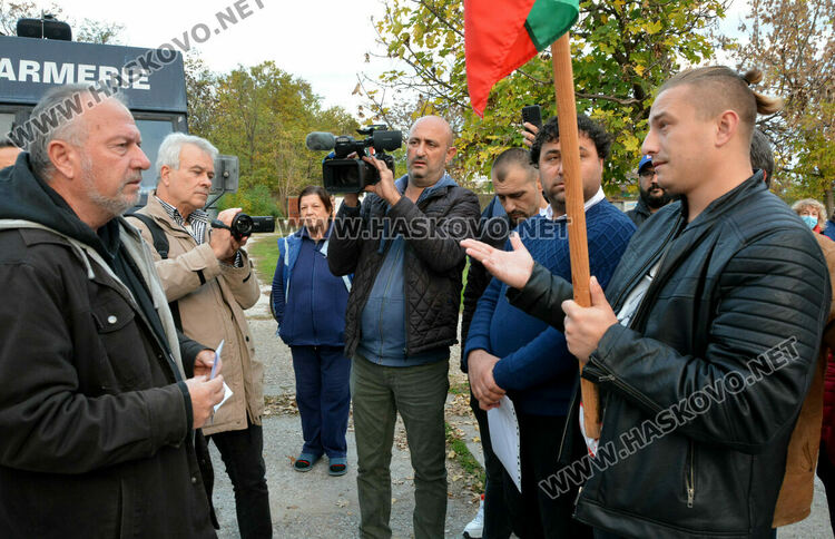 Протест в Харманли за ограничаване правата на бежанците