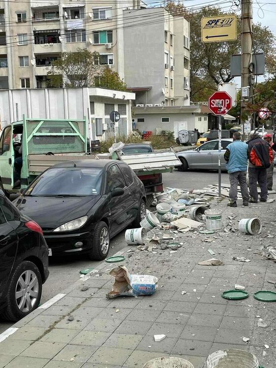 Сериозна катастрофа на ул."Гоце Делчев" в Асеновград 