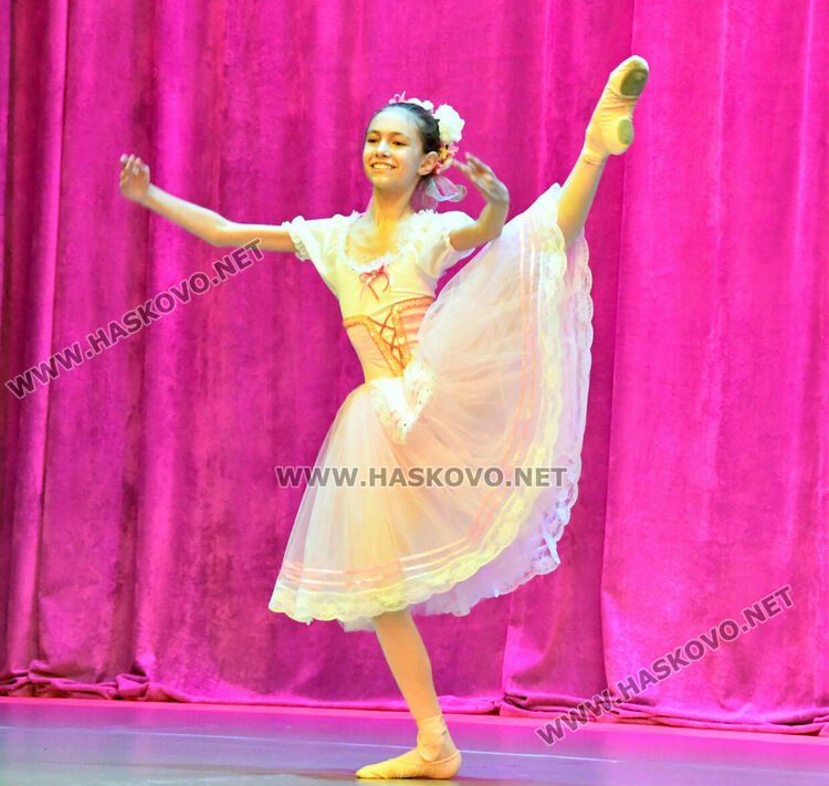 150 участници в първия Арт фестивал „Фантазия” в Хасково