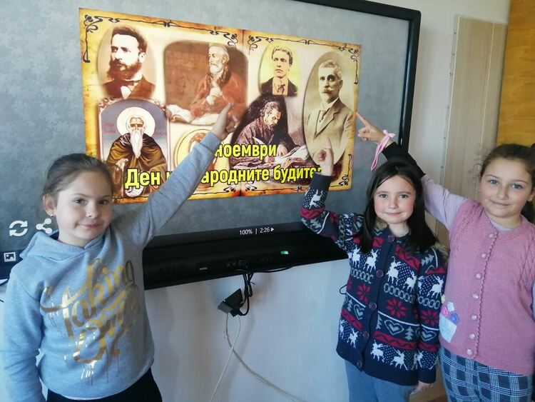 Деца от училището в Конуш редиха интерактивен пъзел за Деня на народните будители