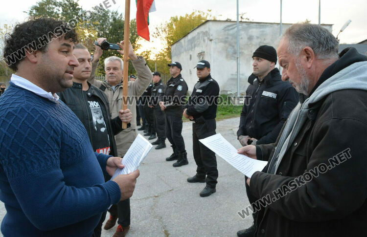 Протест в Харманли за ограничаване правата на бежанците