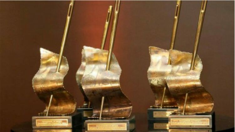 Смолянчанката Радослава Лазарова спечели "Златна игла" за дизайнер на годината