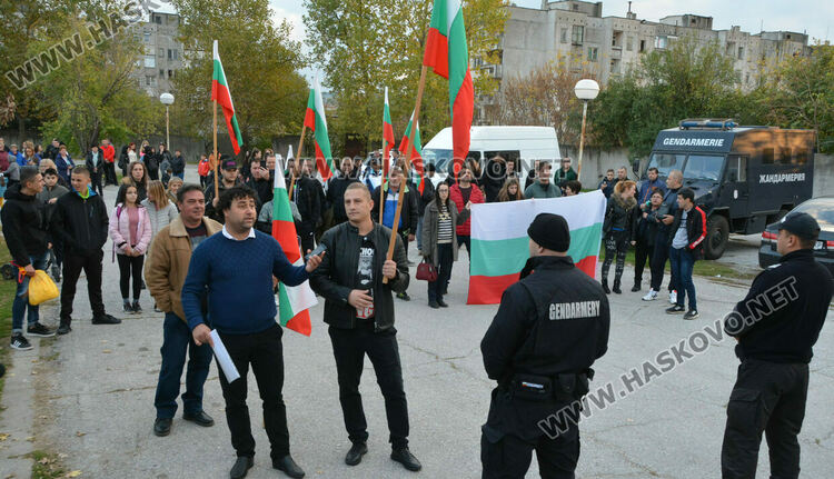 Протест в Харманли за ограничаване правата на бежанците