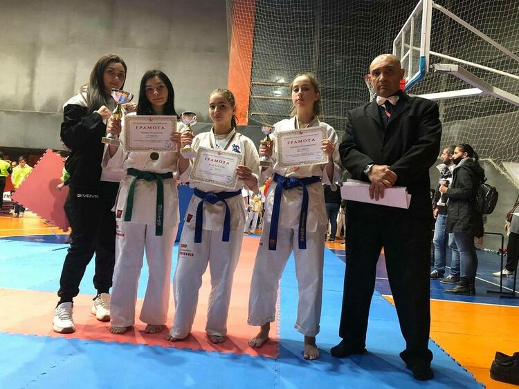 Три момичета от Рудозем са с призови места на националния шампионат по карате
