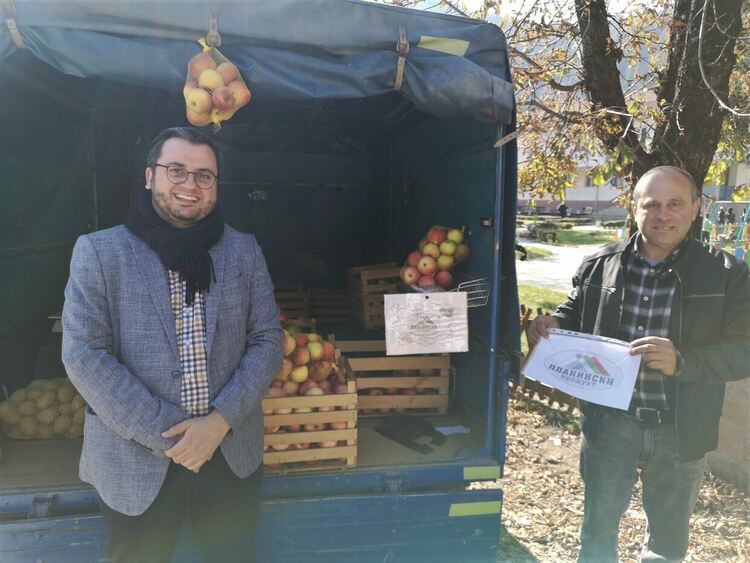 96 пана от фасул изработиха деца от цялата страна за празника в Смилян