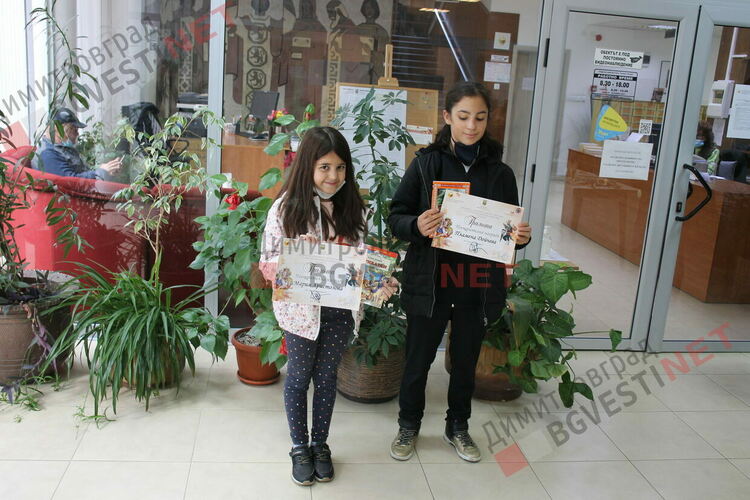 Наградиха отличените деца в Общинския конкурс за детска рисунка по българска народна приказка