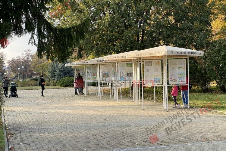 Наградиха отличените деца в Общинския конкурс за детска рисунка по българска народна приказка