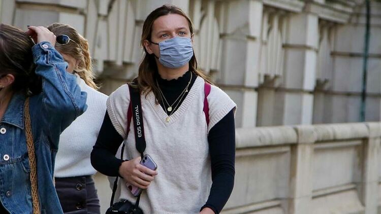 Англия все още не преминава към план Б, но се чуват призиви