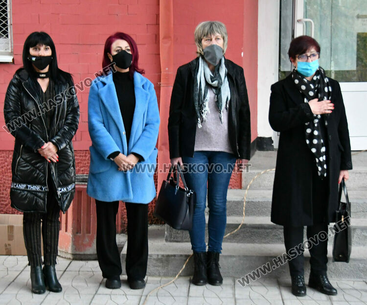 Заря, рецитал и факли в „Любен Каравелов“ за Деня на народните будители